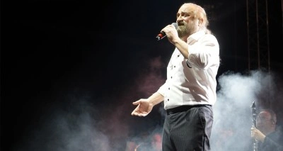 Ünlü sanatçı Volkan Konak hayatını kaybetti