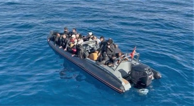Urla Açıklarında Kaçış Yolculuğu Son Buldu: 7’si Çocuk 28 Düzensiz Göçmen Yakalandı
