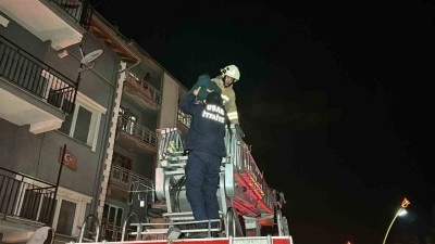 Uşak’ta apartman dairesinde çıkan yangın söndürüldü