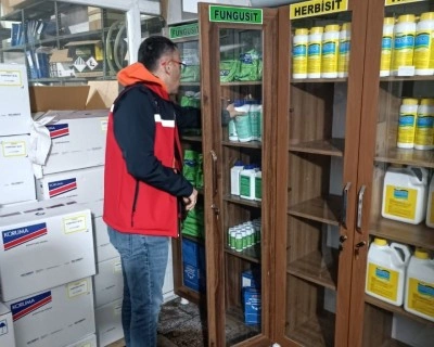 Uşak&rsquo;ta bitki koruma &uuml;r&uuml;n&uuml; denetimleri s&uuml;r&uuml;yor