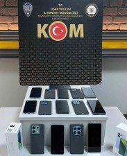 Uşak’ta kaçak alkol ve telefon ele geçirildi
