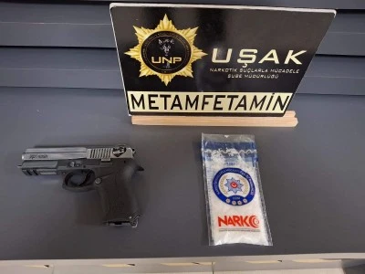 Uşak’ta Narkotik Operasyonu: 2 Araçta Metamfetamin ve Silah Ele Geçirildi