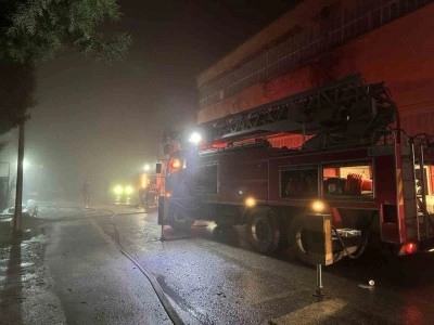 Uşak&rsquo;ta poşet fabrikasında &ccedil;ıkan yangın s&ouml;nd&uuml;r&uuml;ld&uuml;