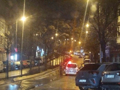 Üsküdar’da istinat duvarı yan yattı, 4 katlı 2 bina tedbiren boşaltıldı