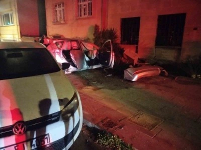 &Uuml;sk&uuml;dar&rsquo;da trafik kazası : 2 yaralı