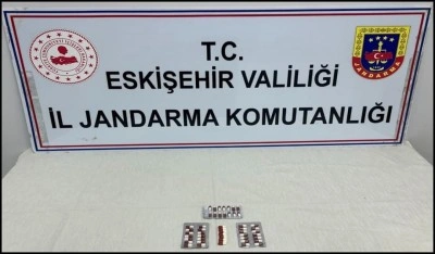 Uyuşturucu bulunduran 2 şahıs jandarma kontrol&uuml;ne takıldı