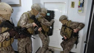 Uyuşturucu tacirlerine şafak operasyonu
