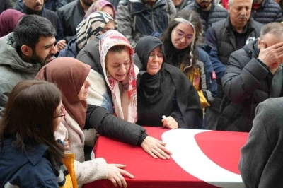 Vakaya giderken kazada hayatını kaybeden ambulans s&uuml;r&uuml;c&uuml;s&uuml;ne h&uuml;z&uuml;nl&uuml; veda