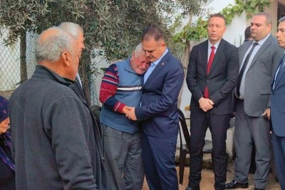 Vali Akbıyık, Şehit Astsubay Kuran&rsquo;ın ailesine taziyede bulundu