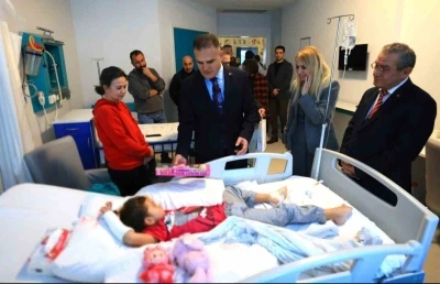 Vali yeni yılı hasta, yaşlı ve g&ouml;rev yapanları ziyaretler ile girdi