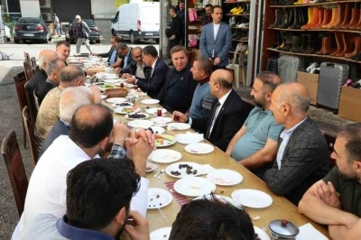 Vali Aydoğdu Buğday Meydanı esnafıyla bir araya geldi