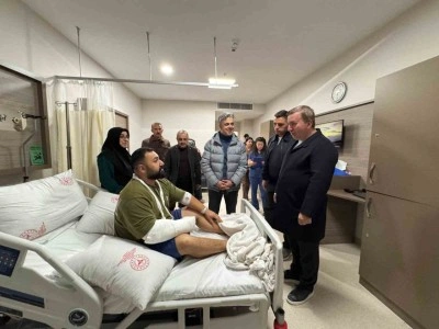 Vali Aydoğdu’dan hastalara moral ziyareti