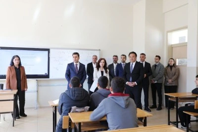 Vali Ayg&ouml;l, &ouml;ğrencilerle bir araya geldi