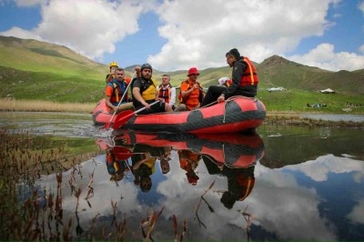 Vali Çelik, 3400 rakımda vatandaşlarla buluştu