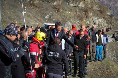 Vali Çelik, kayıp Keskin’in arama çalışmalarına katıldı
