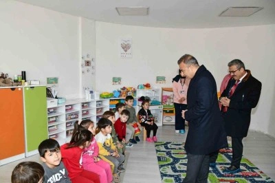 Vali &Ccedil;i&ccedil;ek, anaokulunu ziyaret etti