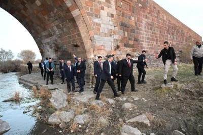 Vali &Ccedil;ift&ccedil;i, K&ouml;pr&uuml;k&ouml;y&rsquo;de incelemelerde bulundu