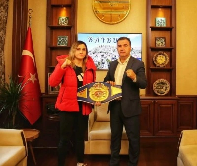 Vali Eldivan&rsquo;dan d&uuml;nya şampiyonu Turhan&rsquo;a tebrik