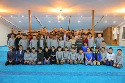 Vali Eldivan hafız adaylarıyla iftar programında bir araya geldi