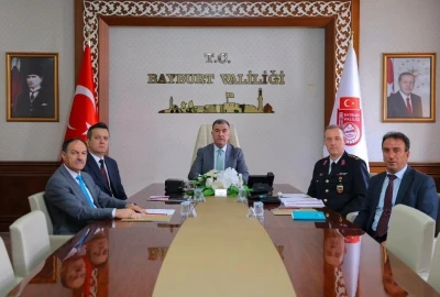 Vali Eldivan VKS &uuml;zerinden &lsquo;Yurt G&uuml;venliği&rsquo; toplantısına katıldı