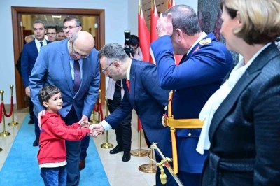Vali H&uuml;seyin Aksoy, 29 Ekim Cumhuriyet Bayramı tebriklerini kabul etti