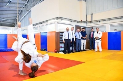 Vali'den Genç sporculara moral ve destek