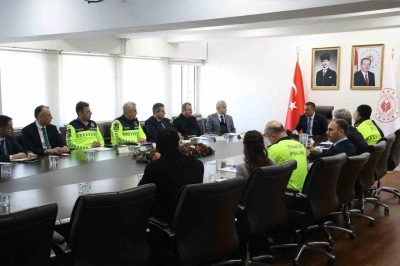 Vali Osman Hacıbektaşoğlu başkanlığında trafik güvenliği toplantısı gerçekleştirildi