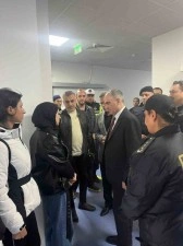 Vali &Ouml;zkan yaralı polis memuru Hatice &Uuml;nal&rsquo;ı hastanede ziyaret etti