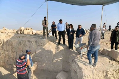 Vali Şıldak Harran&rsquo;daki kazı &ccedil;alışmalarını inceledi