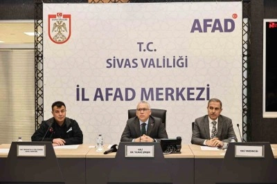 Vali Şimşek: "Depremin acısı hala yüreğimizde"