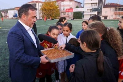 Vali Sözer, genç sporcularla buluştu