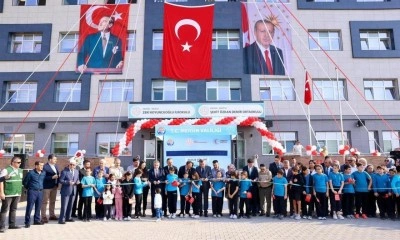Vali Toros, Şehit &Ouml;zkan Demir Ortaokulunun a&ccedil;ılışına katıldı