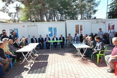 Vali Varol, &Ouml;renli Mahallesi&rsquo;nde vatandaşlarla buluştu