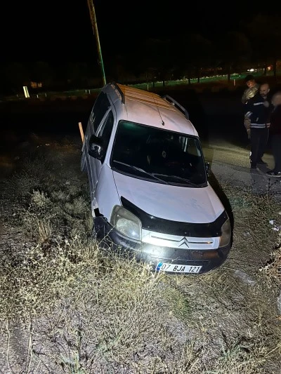 Van'da Hafif Ticari Araç Takla Attı: 2 Kişi Yaralandı