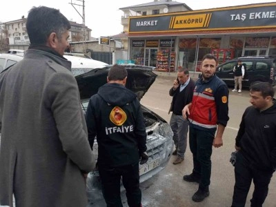 Van’da seyir halindeki aracın motoru yandı