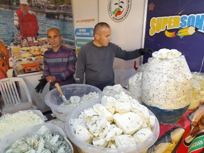 Van’dan Diyarbakır’a Lezzet Köprüsü: Otlu Peynir Fuarın Gözdesi Oldu