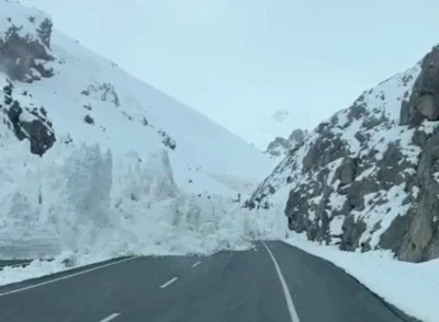Van-Hakkari Karayolunda &Ccedil;ığ Felaketi