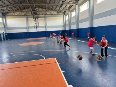 Vanlı minikler yaz tatillerini spor ile değerlendiriyor