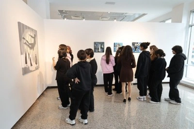 "Varlığın Aray&uuml;z&uuml;" sergisi Sefak&ouml;y Galeri K&uuml;p&rsquo;te