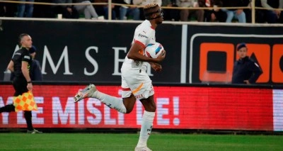 Victor Osimhen ligdeki gol sayısını 17 yaptı