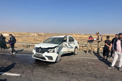 Viranşehir’de Feci Kaza: İki Otomobil Çarpıştı, 5 Kişi Ağır Yaralandı