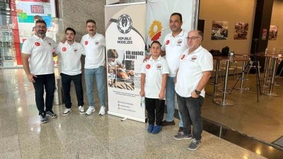 Vos26 Derneği, Ankara&rsquo;daki modelcilik yarışmasından 14 &ouml;d&uuml;lle d&ouml;nd&uuml;