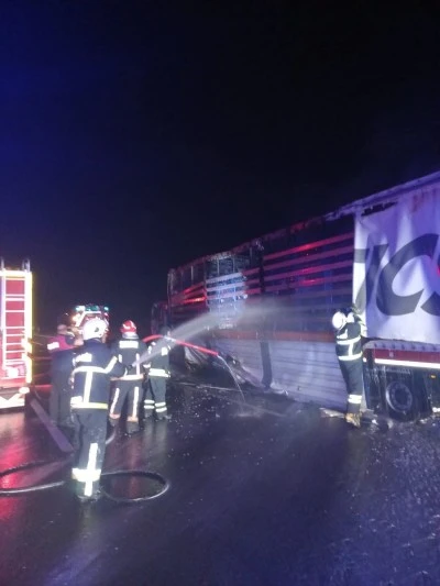 Yalova Altınova'da Seyir Halindeki Tır Alev Aldı: Facia Son Anda Önledi