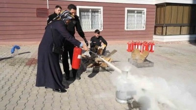 Yangın faciasının ardından apartman sakinlerine teorik ve uygulamalı eğitim