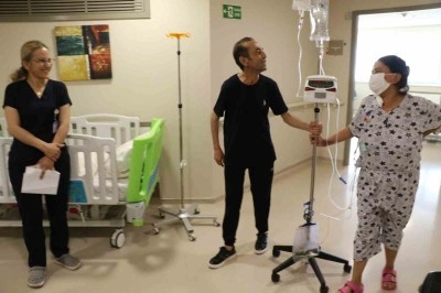 Yaşamasına yüzde 1 ihtimal verilen çiftin sıra dışı aşkı