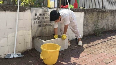 Yaşıtları oyun oynarken Onun yaptığı takdir topluyor