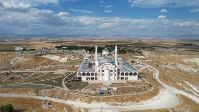 Yaşlılar ebru sanatıyla kendi eserlerini ortaya &ccedil;ıkardı