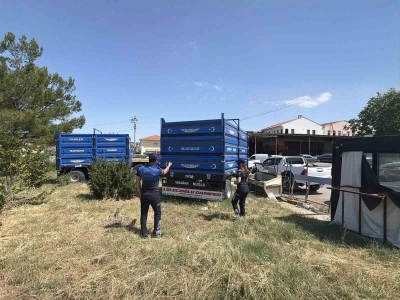 Zabıta ekiplerinden hurda ara&ccedil; operasyonu