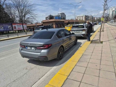 Yaya ge&ccedil;idinin &ouml;n&uuml;nde maddi hasarlı kaza