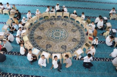 Yaz Kur'an kursları tüm güzelliğiyle devam ediyor